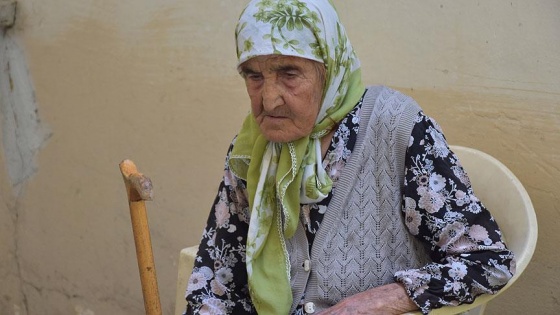 113 yaşındaki Fatma nine 15 Temmuz nöbetinde yer almak istiyor