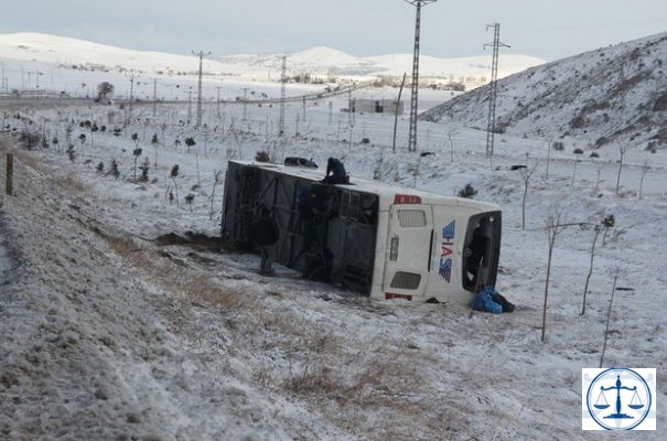 Konya'da yolcu otobüsü şarampole devrildi